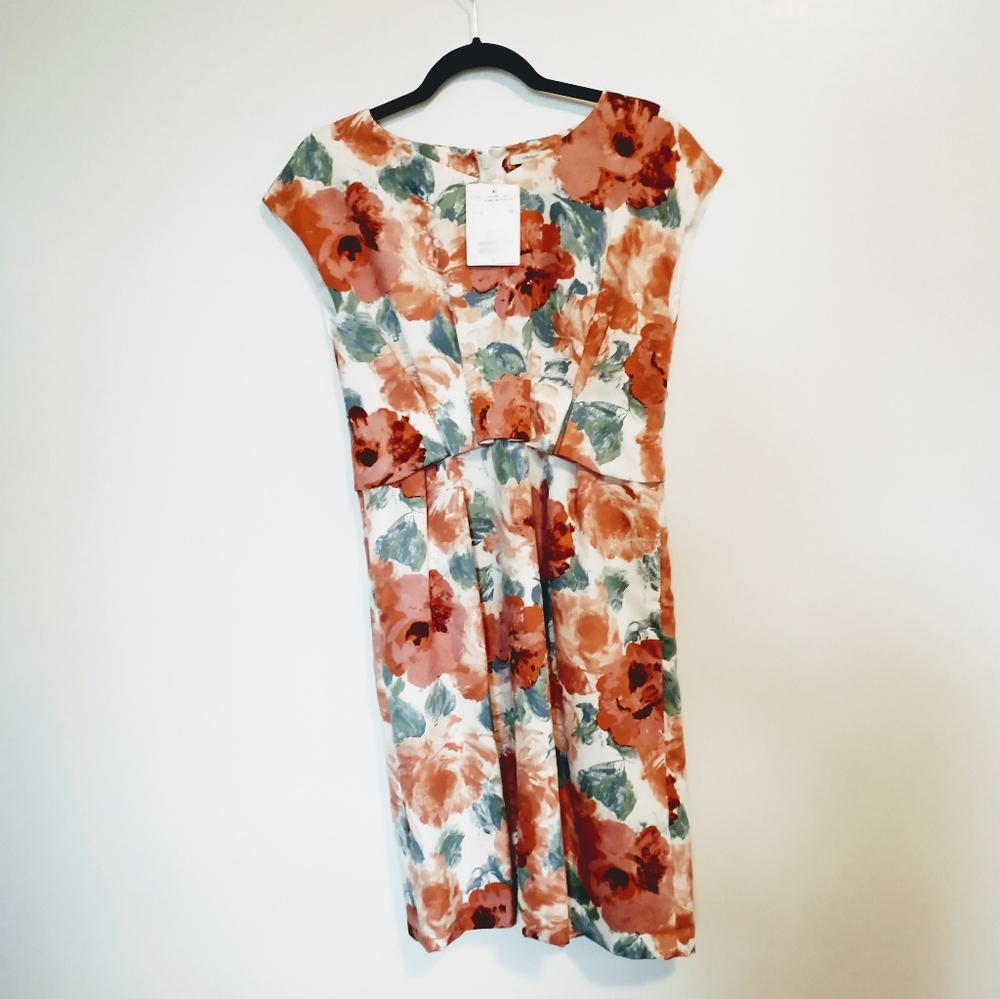 NWT floral white dress with cap sleeves and high neckline size F in Japanese siz